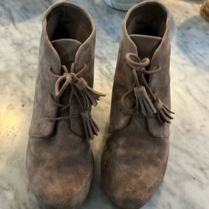 Like new Dr Scholls suede booties
